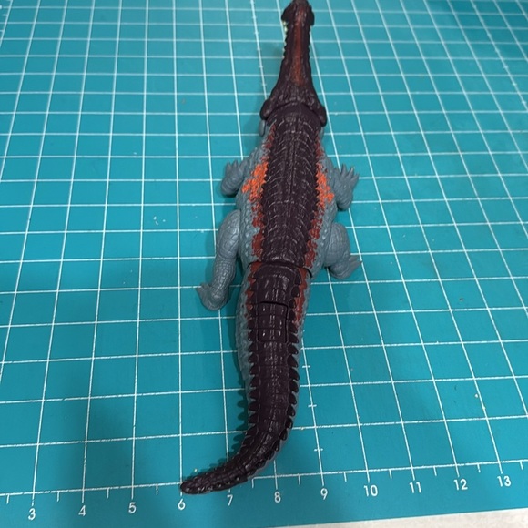 Mattel Jurassic World Massive Biters Sarcosuchus Larger-Species Dinosaur Figure - Picture 3 of 9